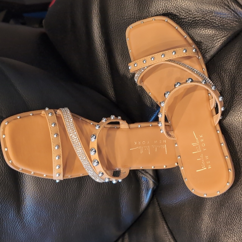 Nicole Miller Woman's Flat Sandal (71/2)
